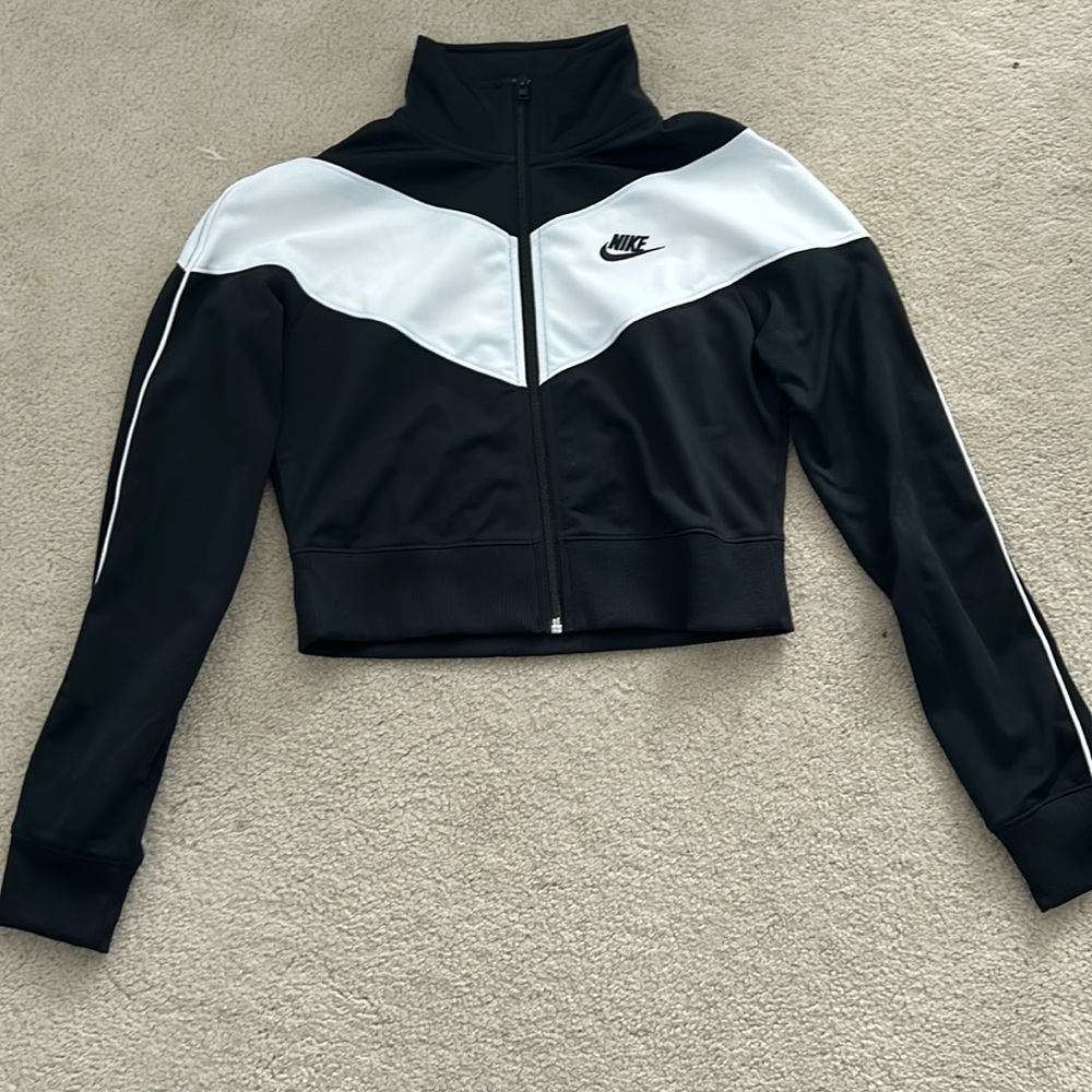 Nike black and white cropped zip up sweater